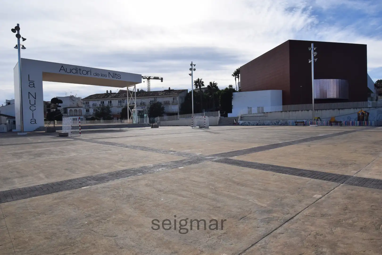 Parking de Casa adosada en venta en La Nucia con Terraza, Horno y Lavadora