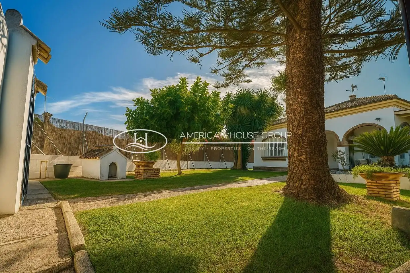 Exterior view of Houses for sale in Chiclana de la Frontera