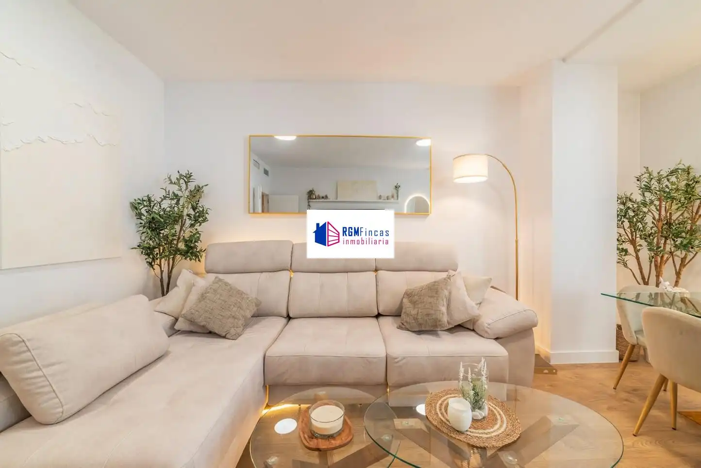 Sala de estar de Piso en venta en Sevilla con Aire acondicionado, Calefacción y Jardín privado