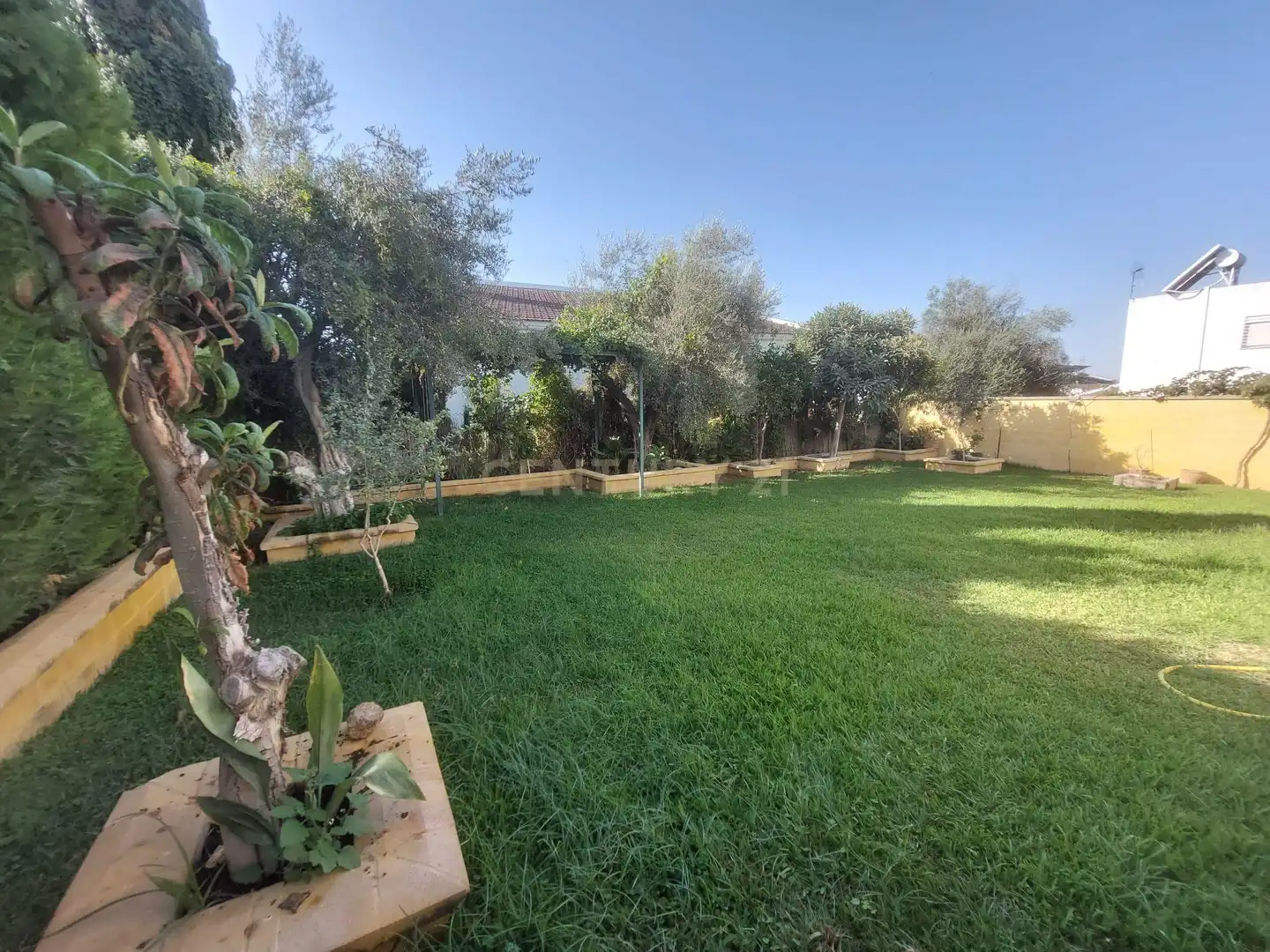 Jardí de Casa o xalet en venda en Espartinas amb Aire condicionat, Jardí privat i Traster