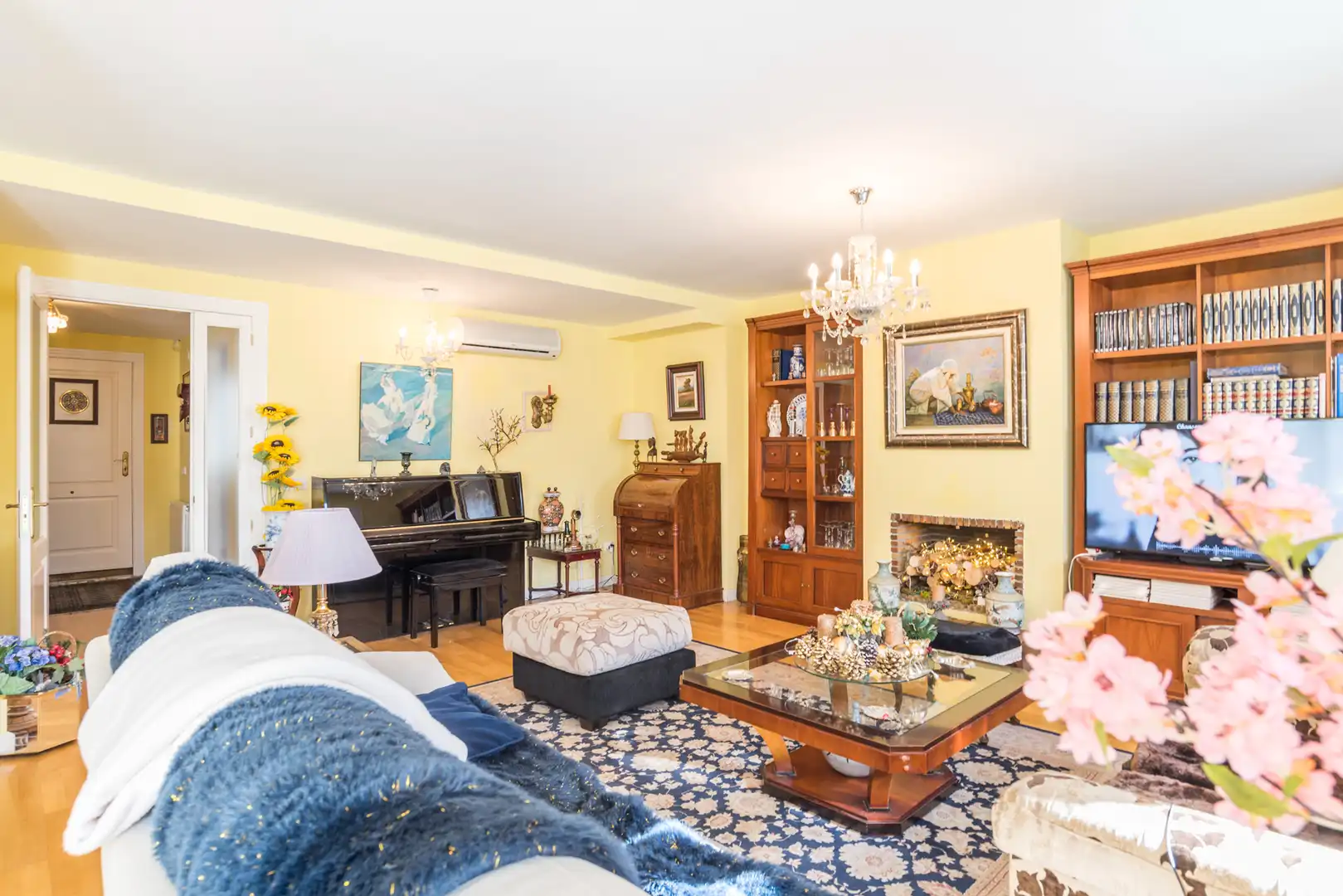 Sala d'estar de Casa adosada en venda en San Agustín del Guadalix amb Aire condicionat, Calefacció i Jardí privat