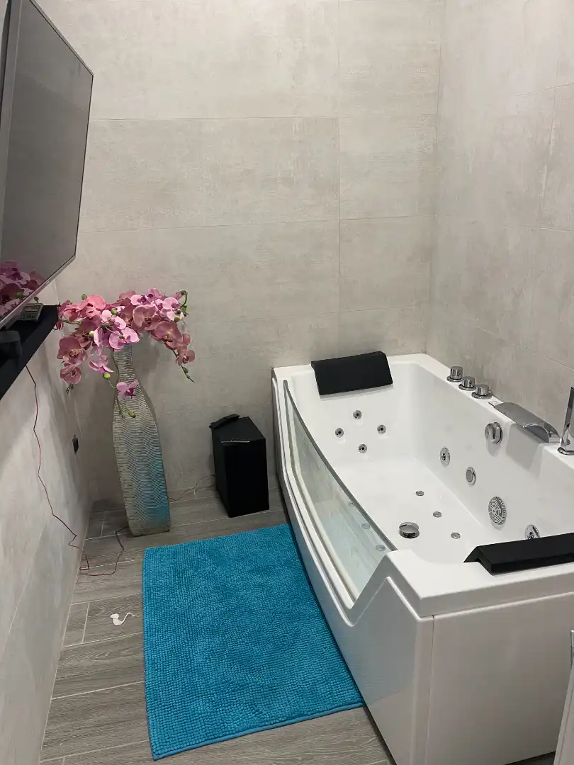 Bathroom of Houses for rent in Nerja  with Air Conditioner, Private garden and Terrace