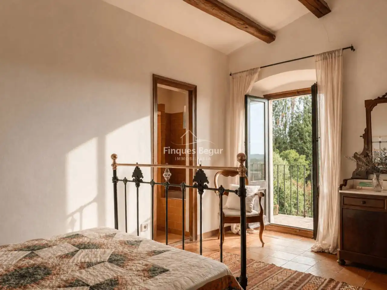 Dormitori de Finca rústica en venda en Mont-ras amb Calefacció, Jardí privat i Terrassa