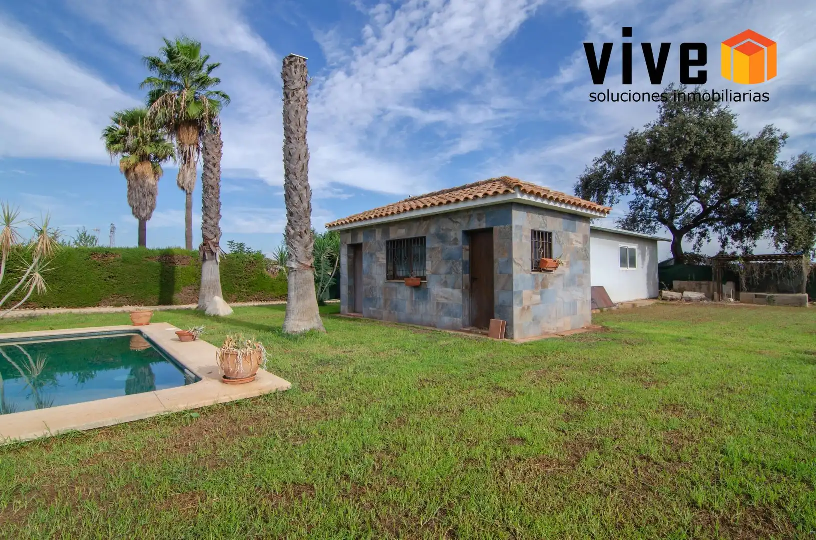 Jardí de Casa o xalet en venda en La Rinconada amb Aire condicionat, Calefacció i Jardí privat