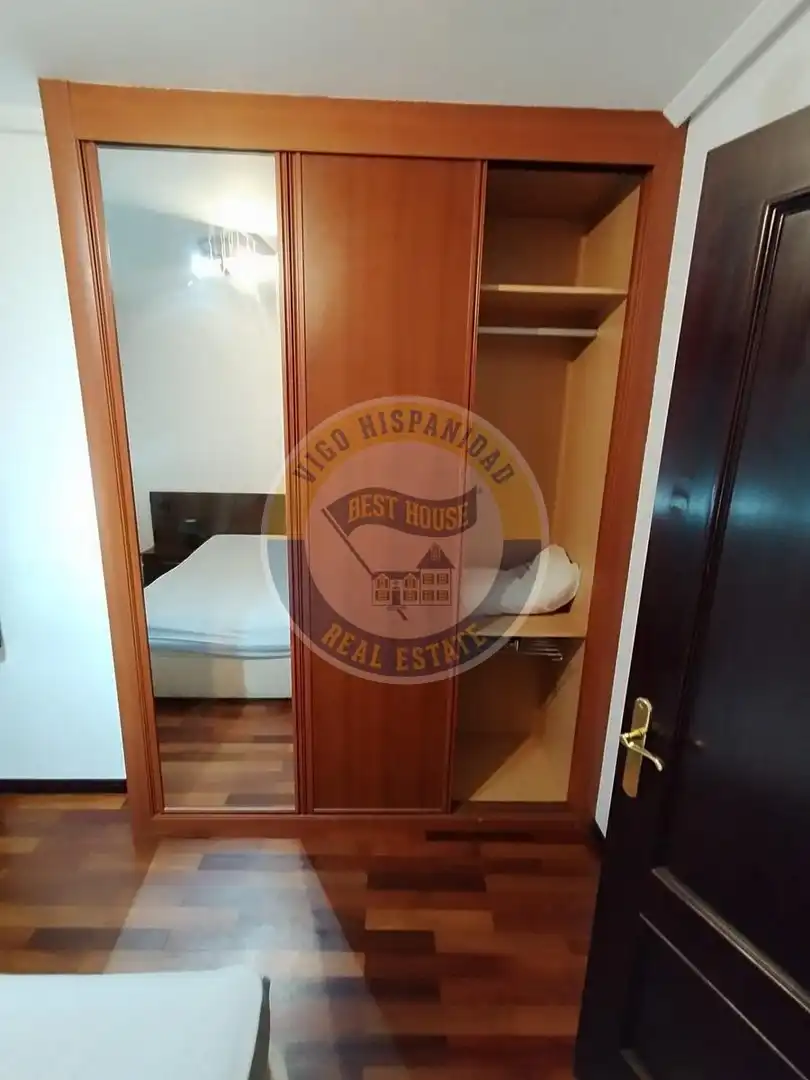 Habitación de Apartamento en venta en Vigo  con Calefacción y Amueblado