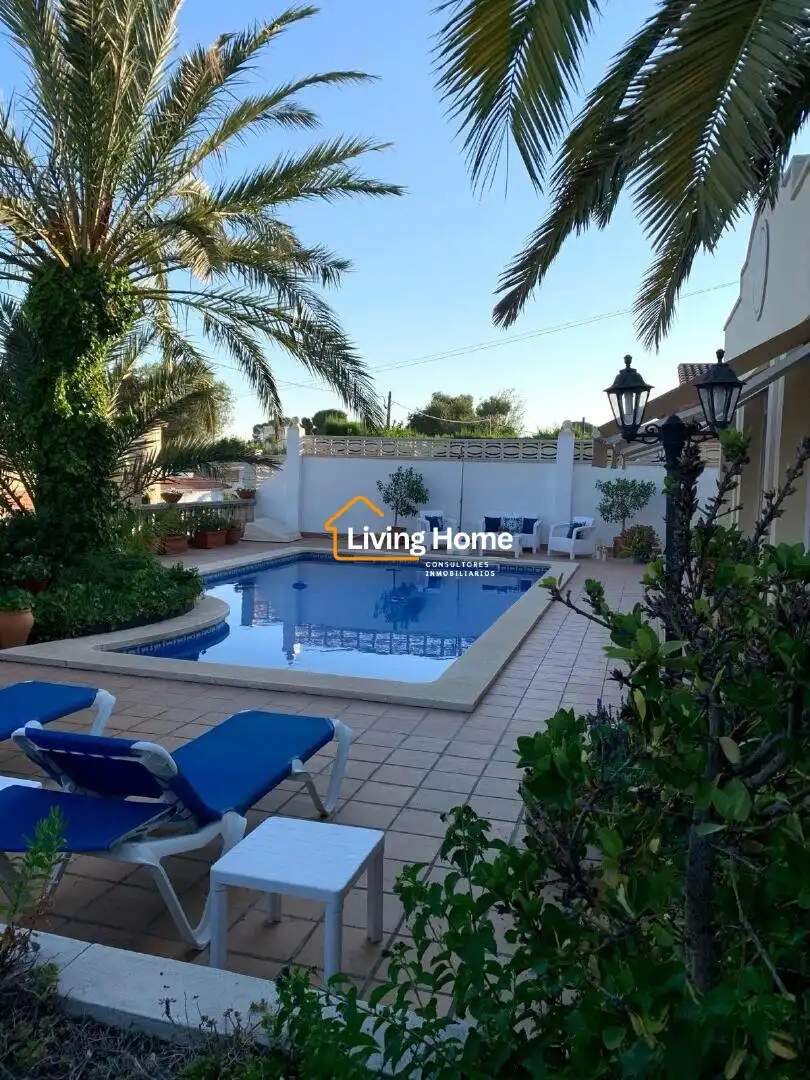 Swimming pool of Houses for sale in Cambrils