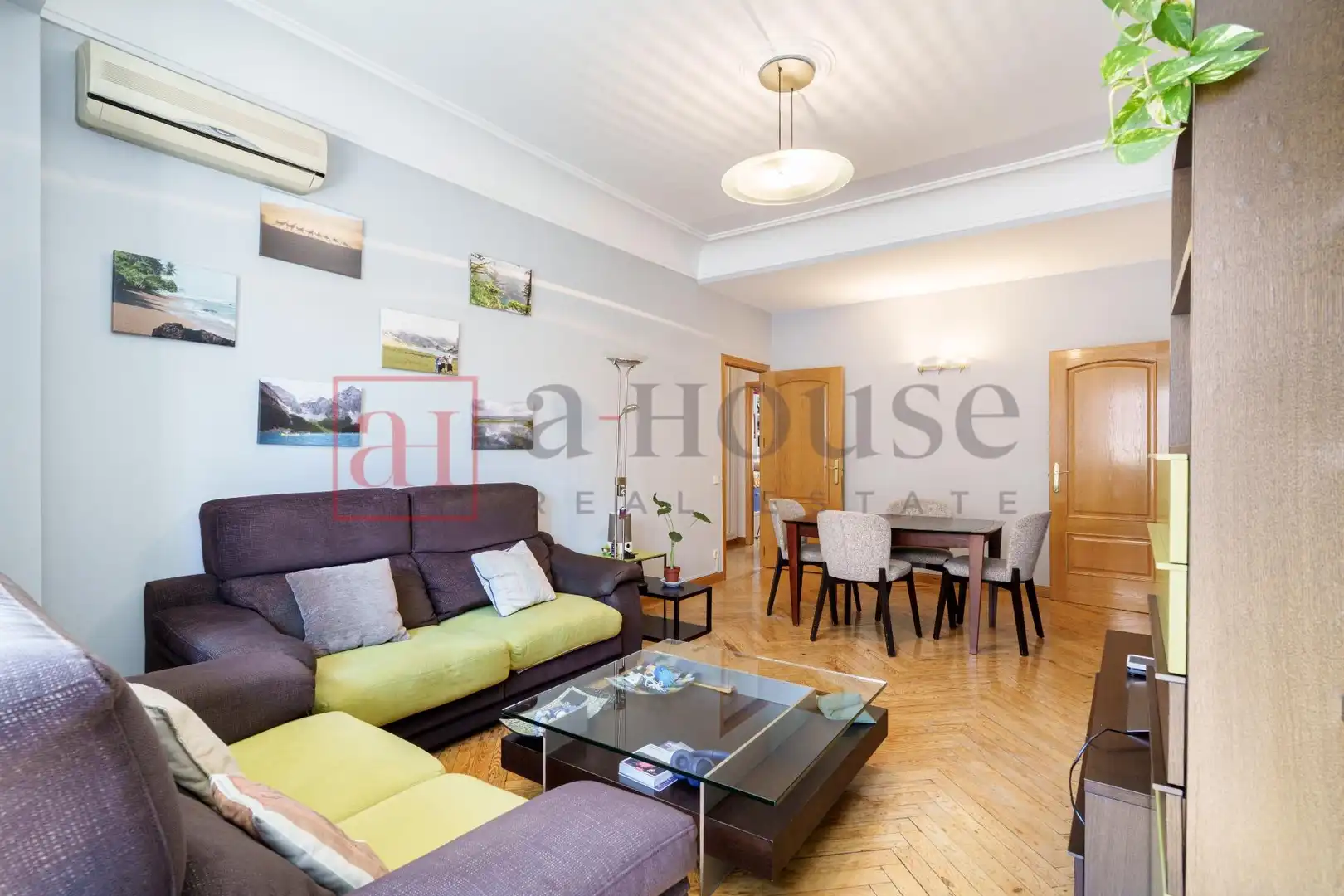 Living room of Flat for sale in Madrid  with Air Conditioner, Heating and Parquet flooring
