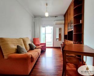 Sala d'estar de Apartament de lloguer en  Murcia Capital amb Aire condicionat, Parquet i Moblat