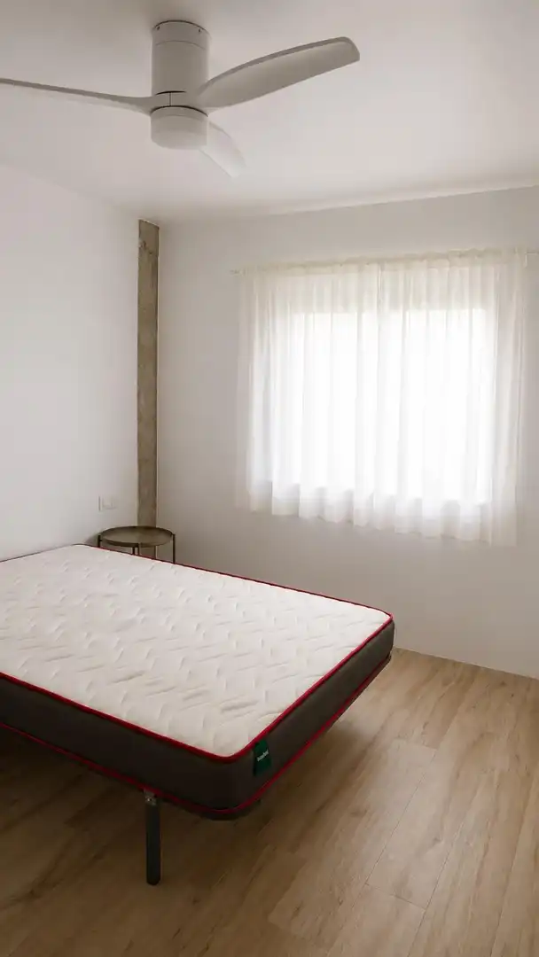 Schlafzimmer von Wohnung zur Miete in Valencia mit Klimaanlage, Heizung und Möbliert