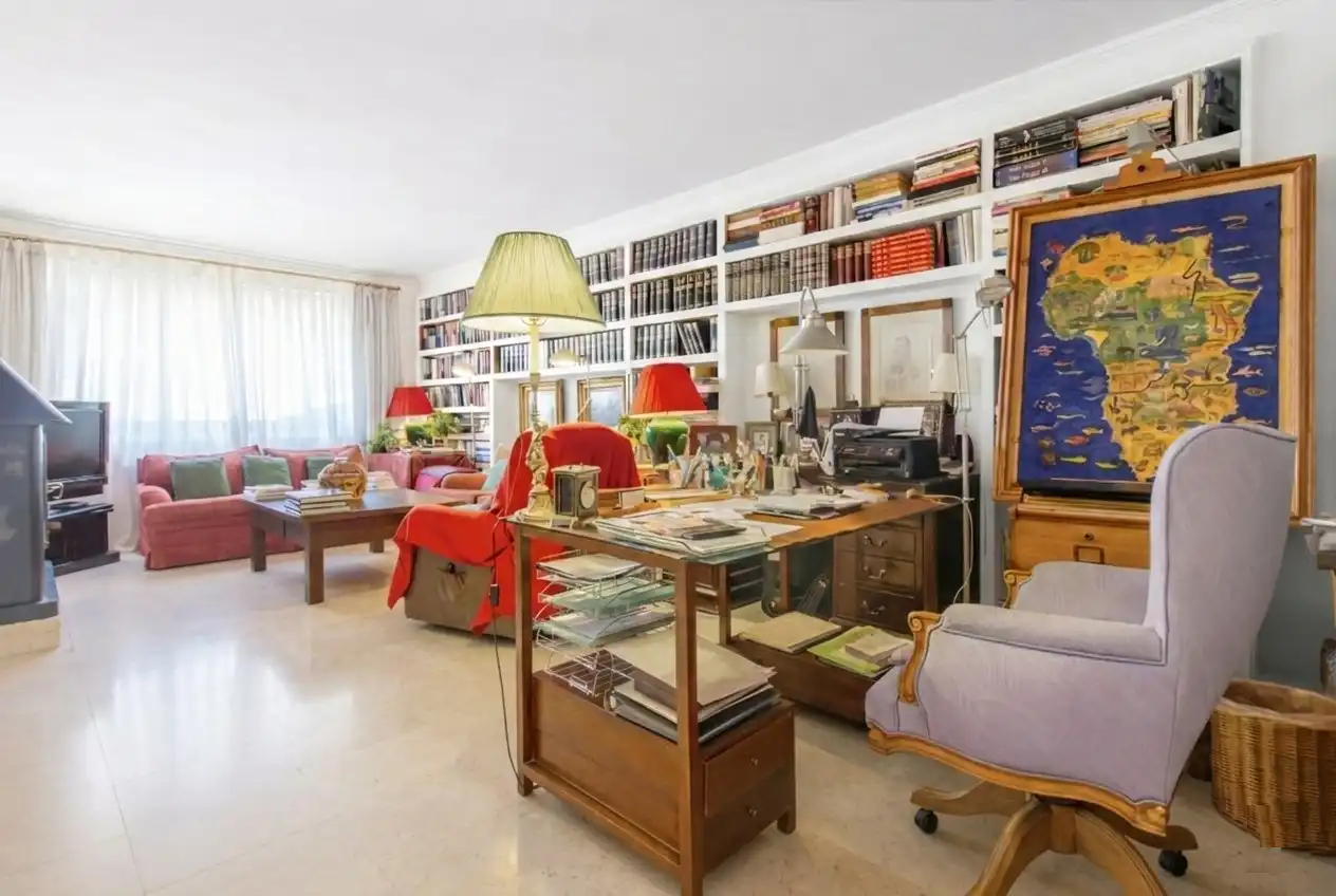 Sala d'estar de Casa o xalet en venda en Las Rozas de Madrid amb Aire condicionat, Calefacció i Jardí privat
