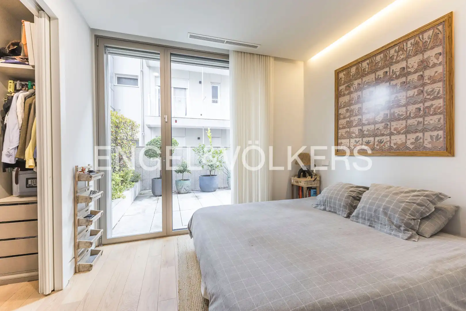 Dormitori de Apartament en venda en Madrid amb Calefacció, Jardí privat i Traster