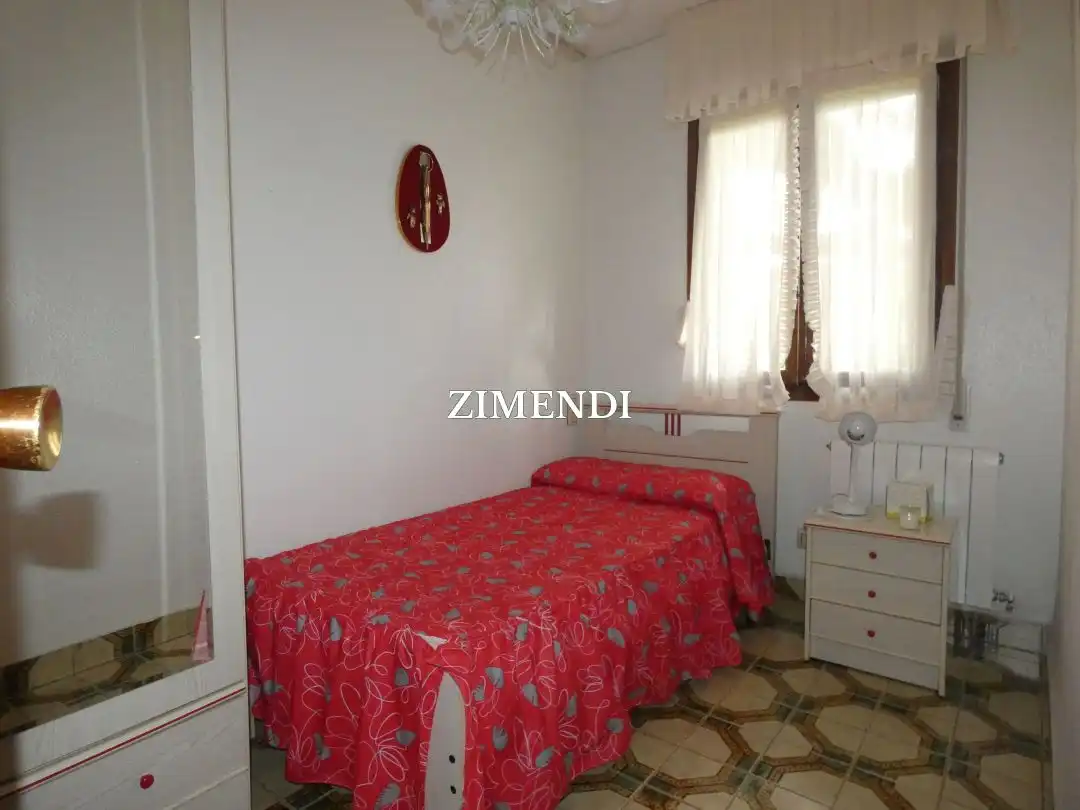 Bedroom of Houses for sale in Albelda de Iregua  with Heating, Terrace and Swimming Pool