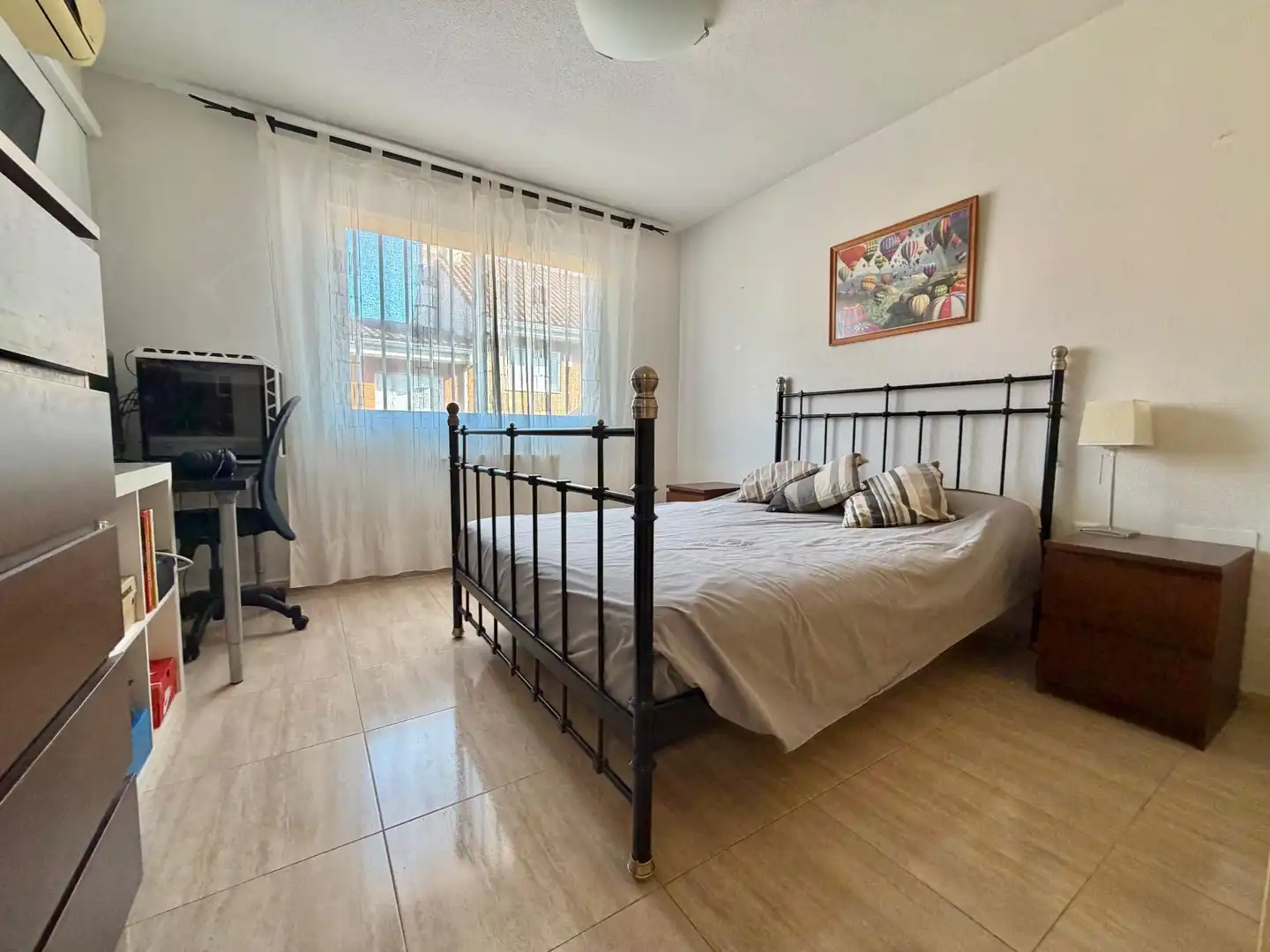 Schlafzimmer von Einfamilien-Reihenhaus zum Verkauf in Seseña mit Klimaanlage, Heizung und Alarm