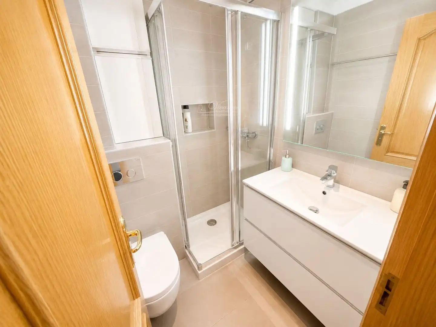 Baño de Piso en venta en  Palma de Mallorca con Aire acondicionado, Terraza y Amueblado