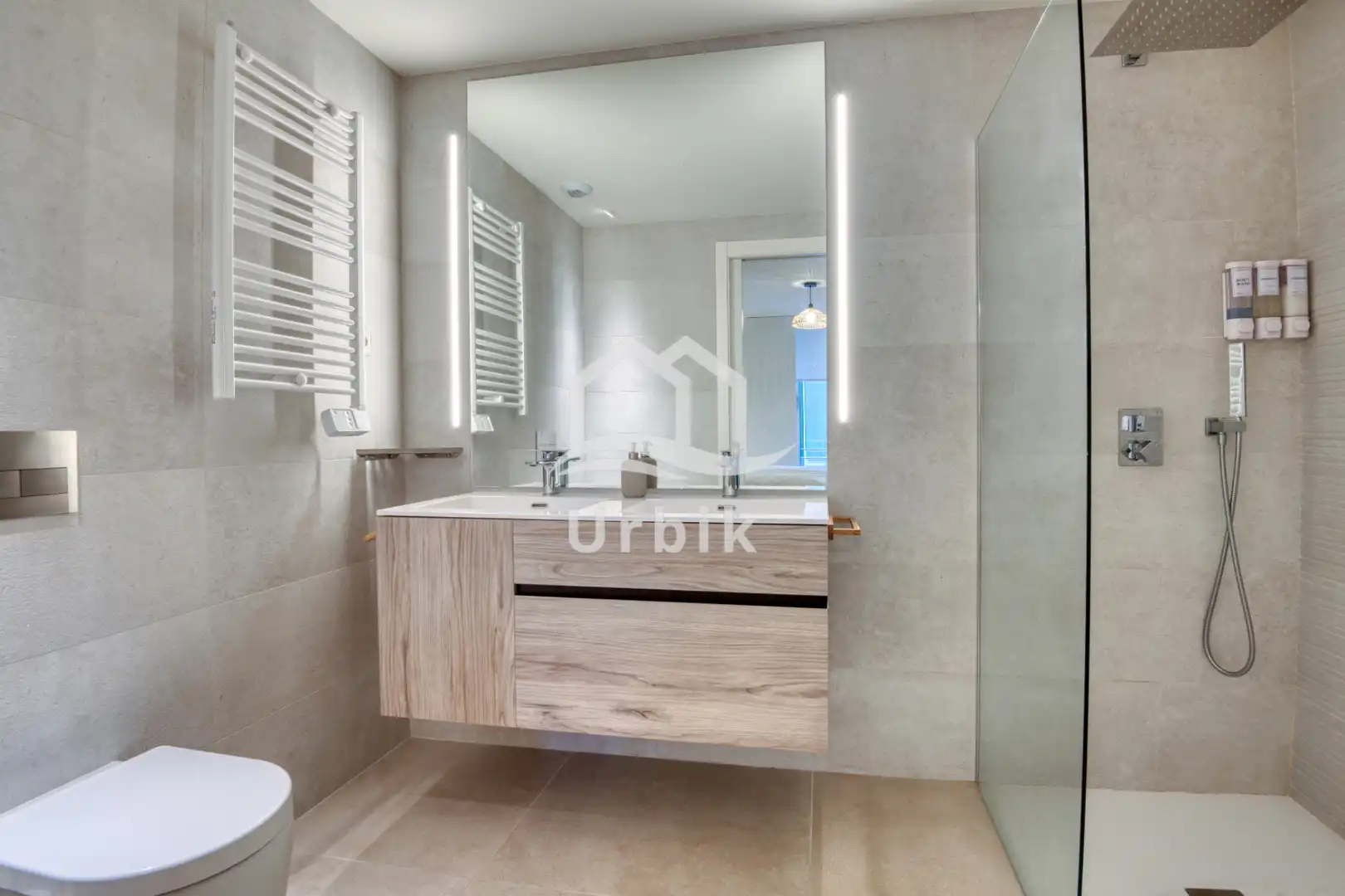 Baño de Piso en venta en Castell d'Aro, Platja d'Aro i s'Agaró con Aire acondicionado, Jardín privado y Terraza