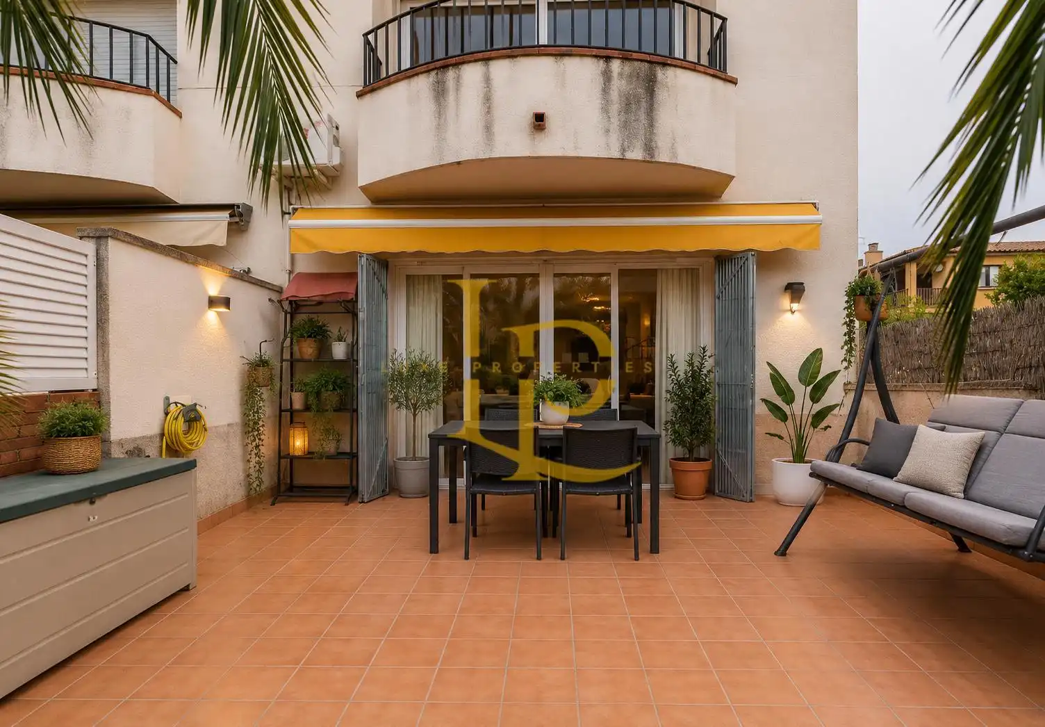 Terraza de Casa adosada en venta en Sant Cugat del Vallès con Aire acondicionado, Calefacción y Jardín privado