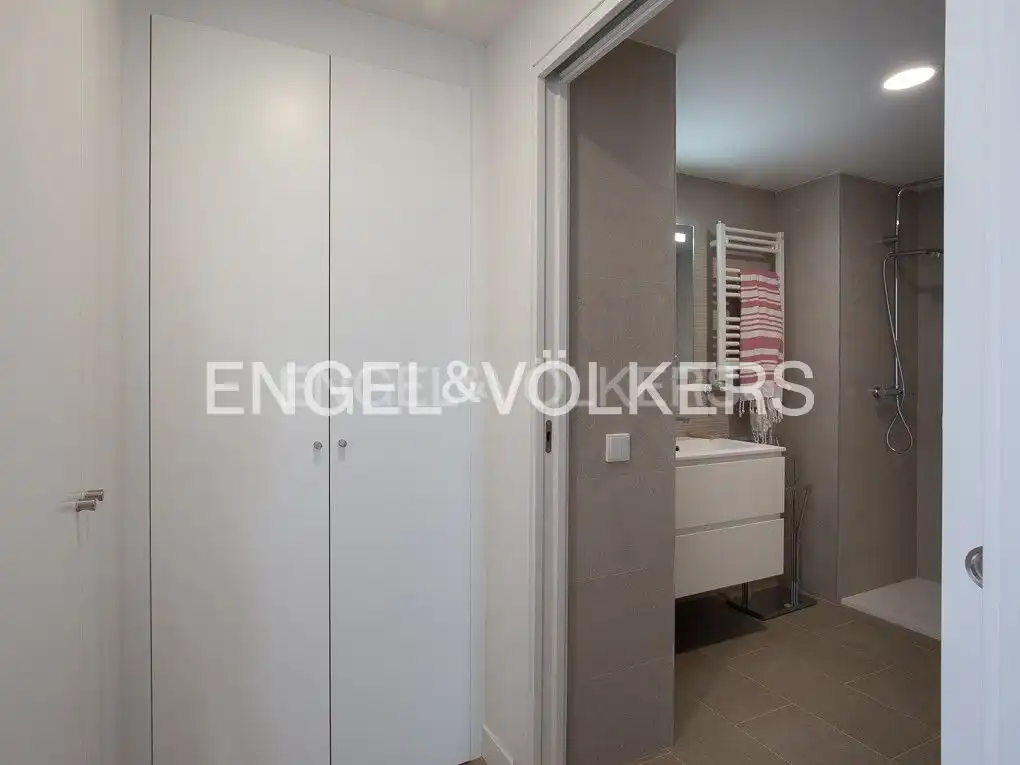 Wohnung zur Miete in Valencia mit Klimaanlage, Heizung und Parkett