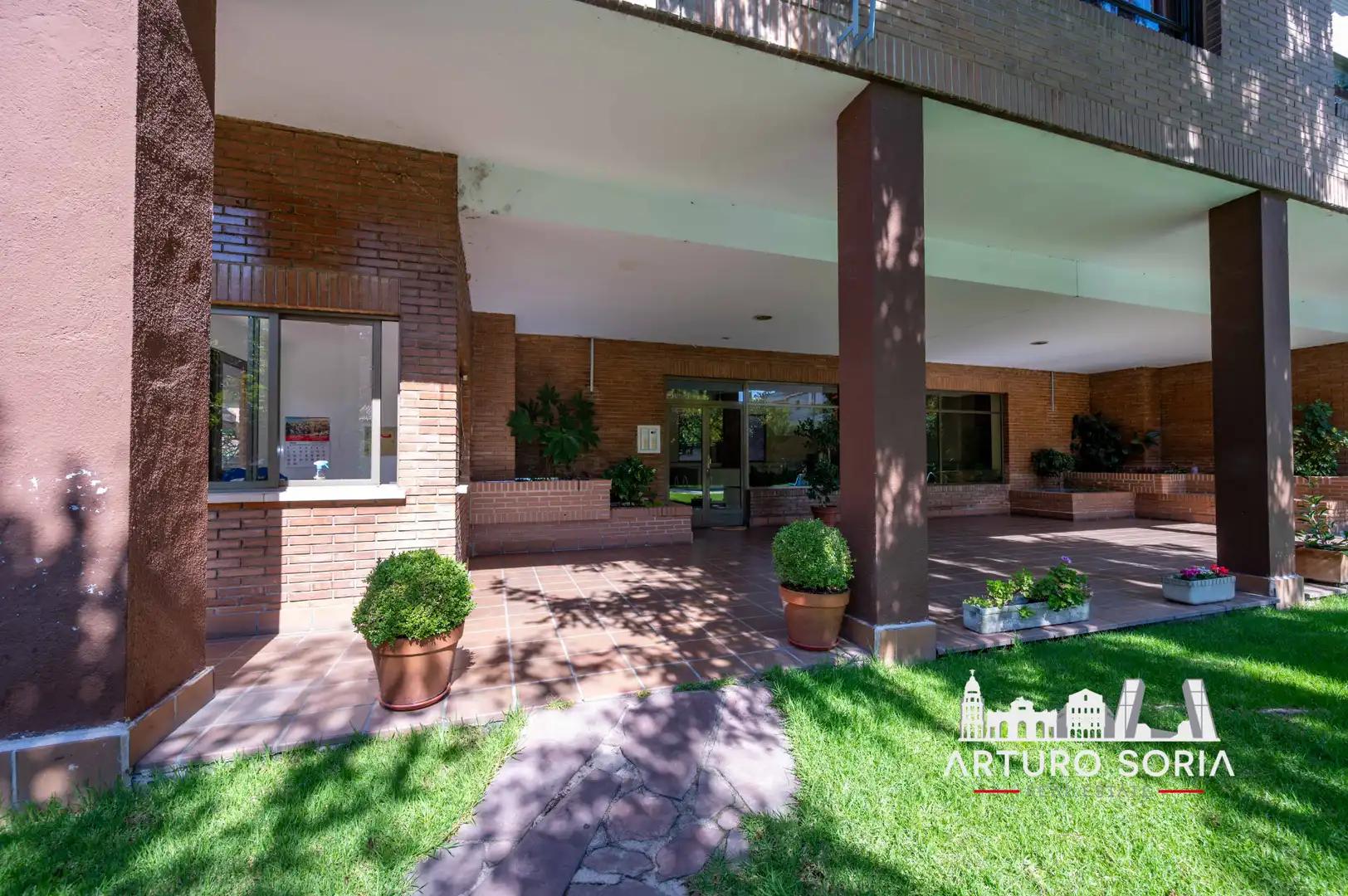Vista exterior de Dúplex en venda en Madrid amb Piscina comunitària