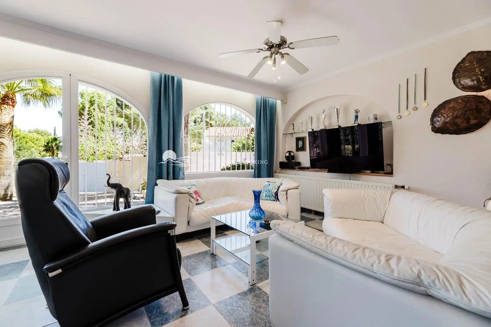 Sala d'estar de Casa o xalet en venda en L'Alfàs del Pi amb Aire condicionat, Calefacció i Jardí privat