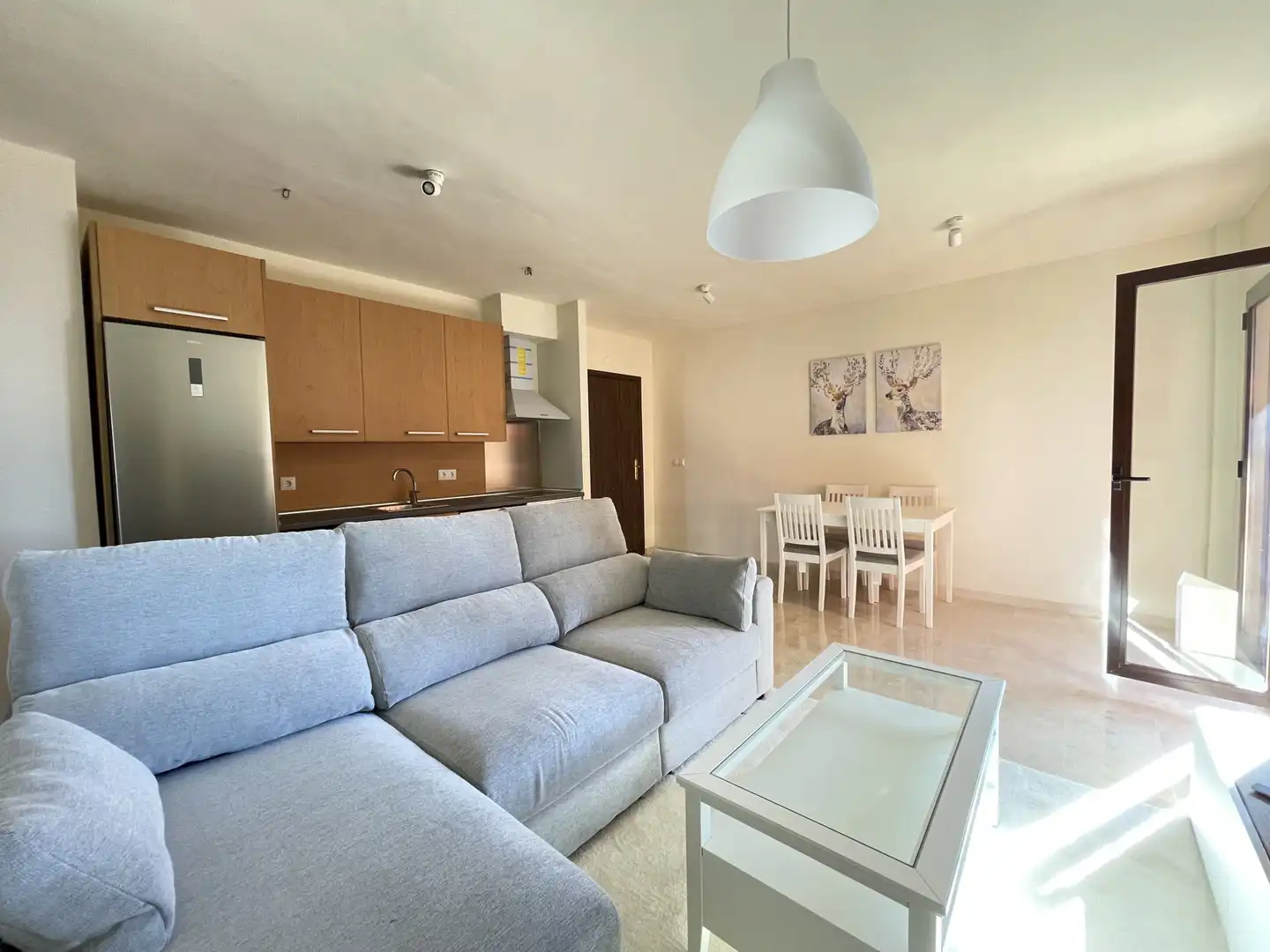 Sala d'estar de Apartament en venda en Estepona amb Aire condicionat, Terrassa i Traster
