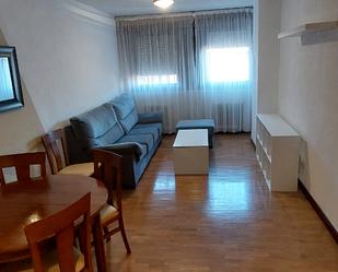 Sala d'estar de Pis de lloguer en Barañain amb Calefacció, Parquet i Moblat