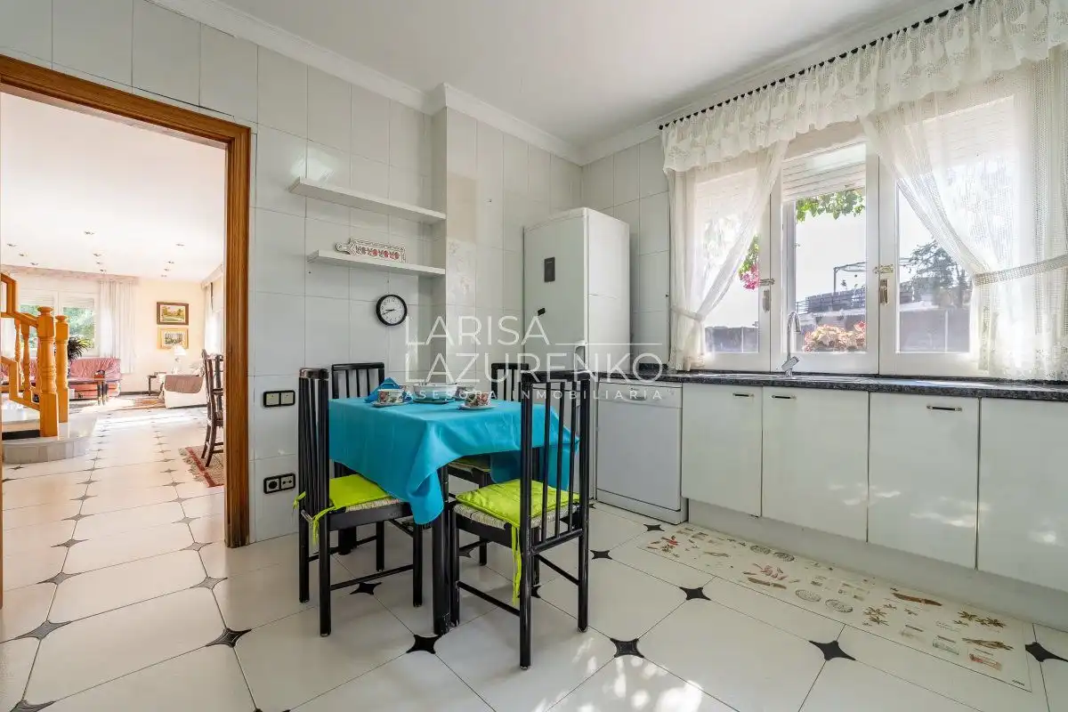Cuina de Casa o xalet en venda en Tarragona amb Aire condicionat, Calefacció i Jardí privat
