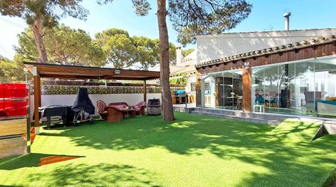 Ubicada en la codiciada zona de Punta Prima, esta villa orientada al sur se encuentra en una amplia parcela y ofrece la combinació, immagine 2