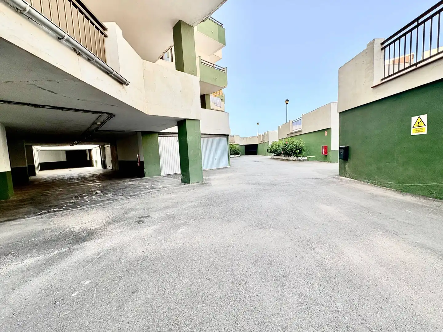 Aparcament de Apartament en venda en Salobreña amb Jardí privat, Terrassa i Moblat