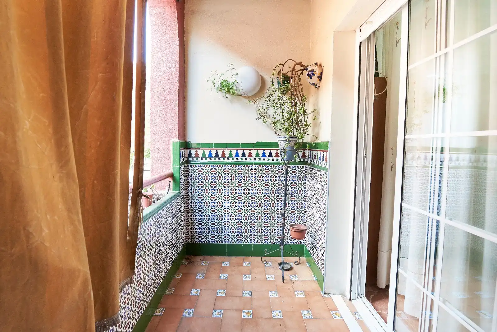 Terraza de Piso en venta en Sevilla con Terraza, Trastero y Amueblado