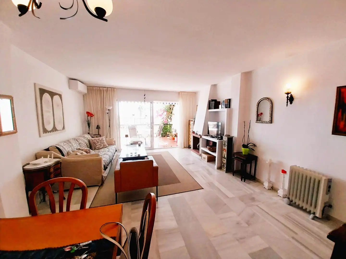 Sala de estar de Dúplex de alquiler en Mijas con Piscina comunitaria