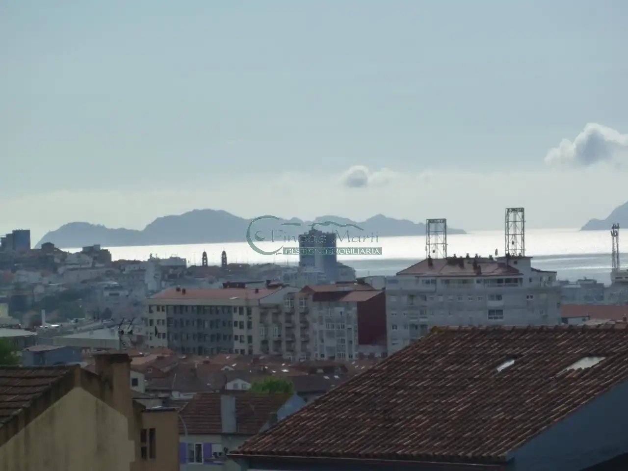Vista exterior de Piso en venta en Vigo  con Calefacción y Balcón
