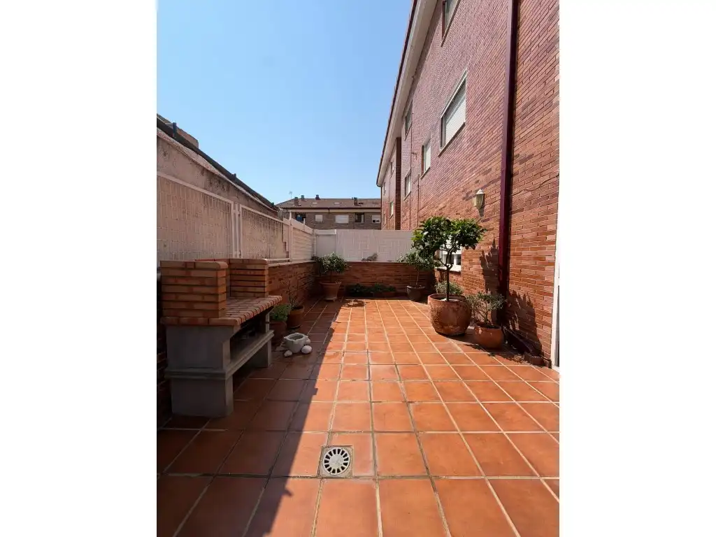 Bajo con ascensor en venta en Calle Viña De La, imagen 5