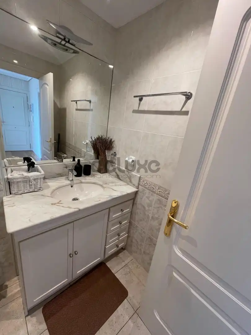 Bathroom of Flat for rent in Santander  with Heating and Furnished