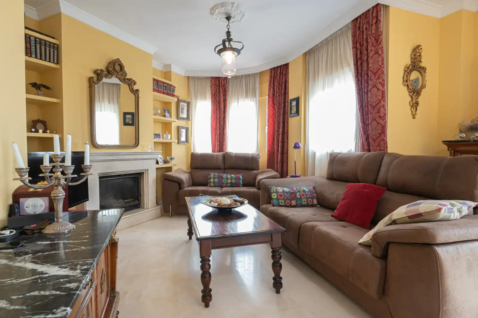 Sala d'estar de Casa o xalet en venda en Málaga amb Aire condicionat, Calefacció i Jardí privat