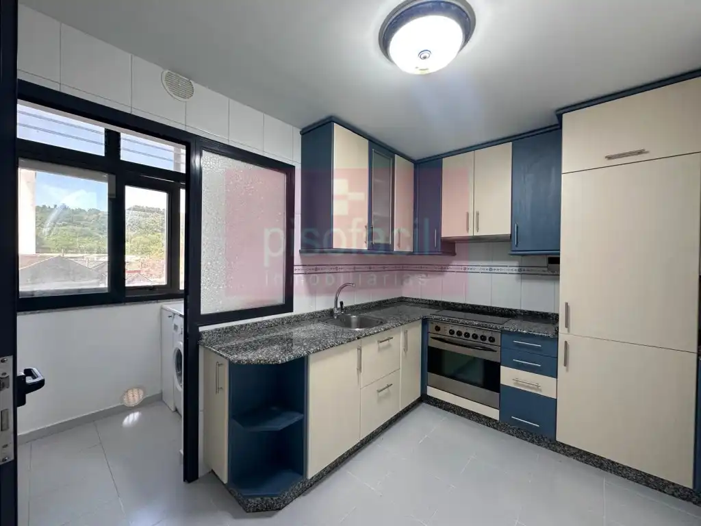 Cocina de Apartamento en venta en Lugo