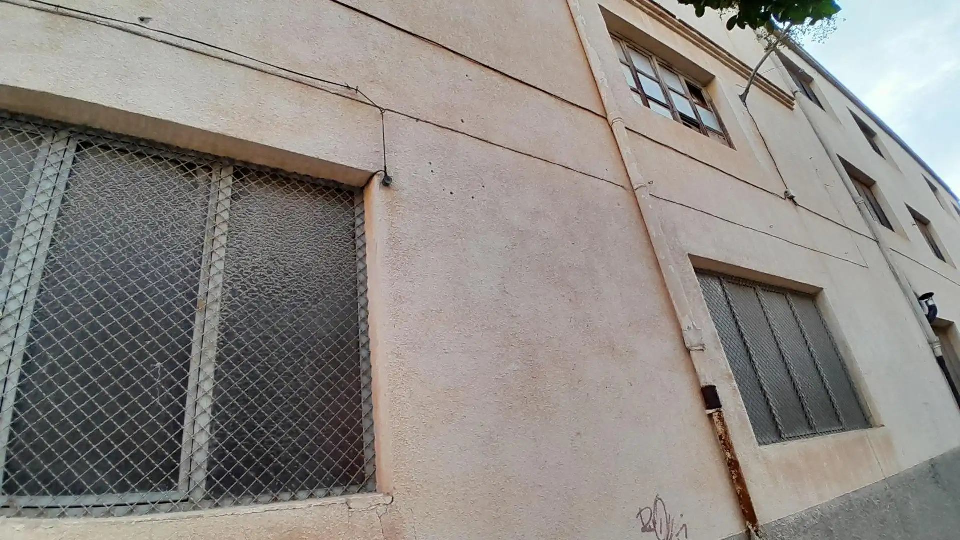 Vista exterior de Edificio en venta en Yecla