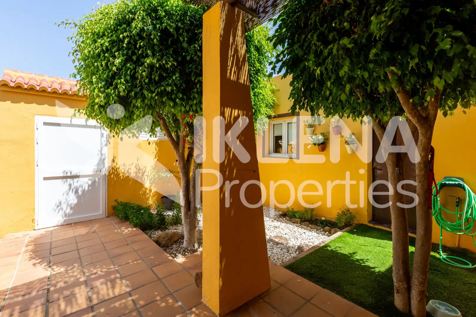 Exterior view of Houses for sale in Roquetas de Mar  with Air Conditioner, Private garden and Parquet flooring