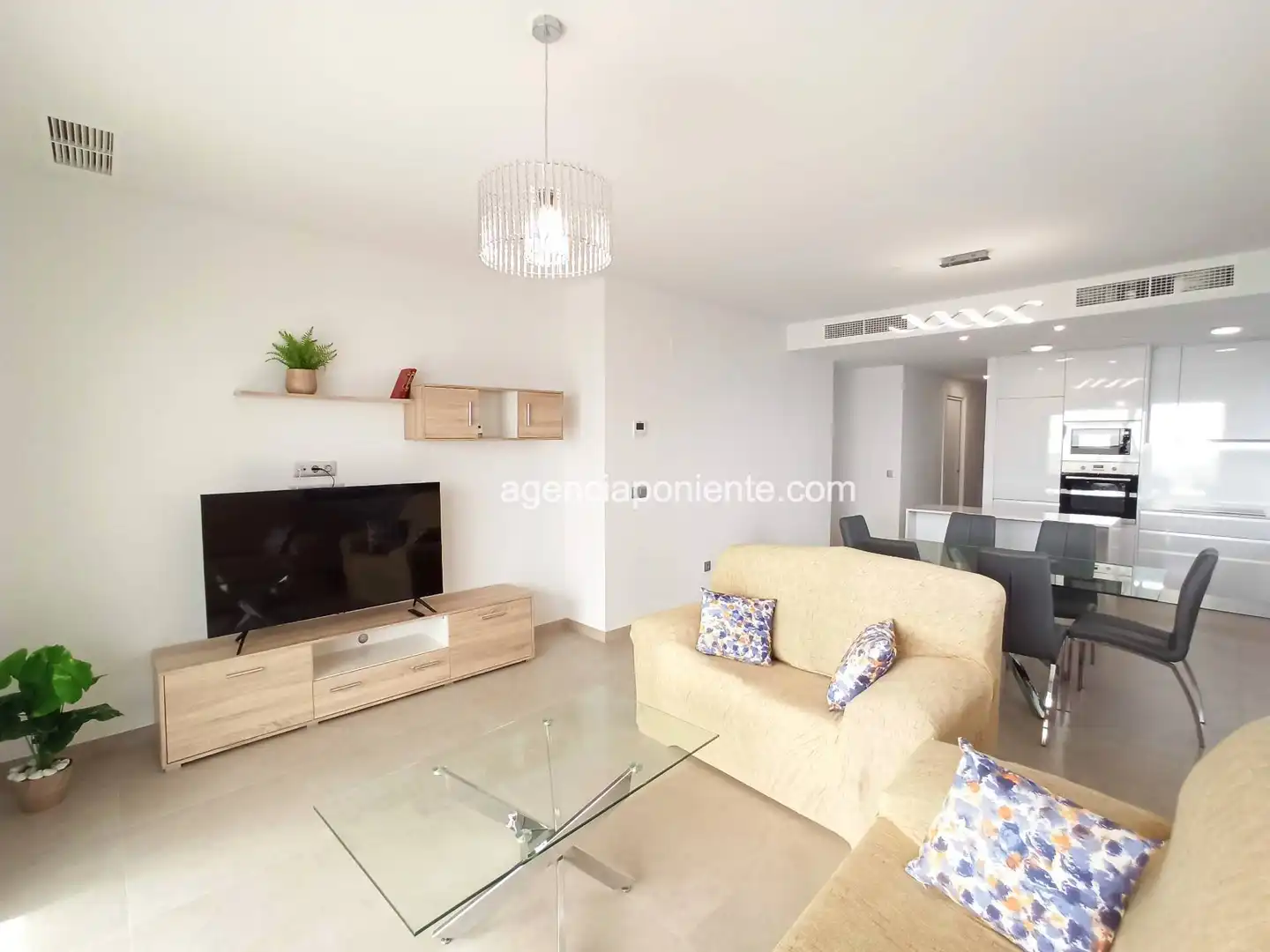 Sala de estar de Piso de alquiler en Benidorm con Aire acondicionado, Calefacción y Terraza