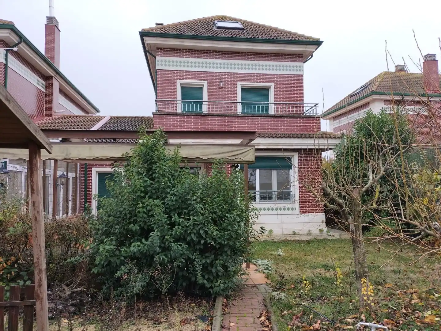 Vista exterior de Casa adosada en venta en Grijota con Calefacción, Jardín privado y Terraza