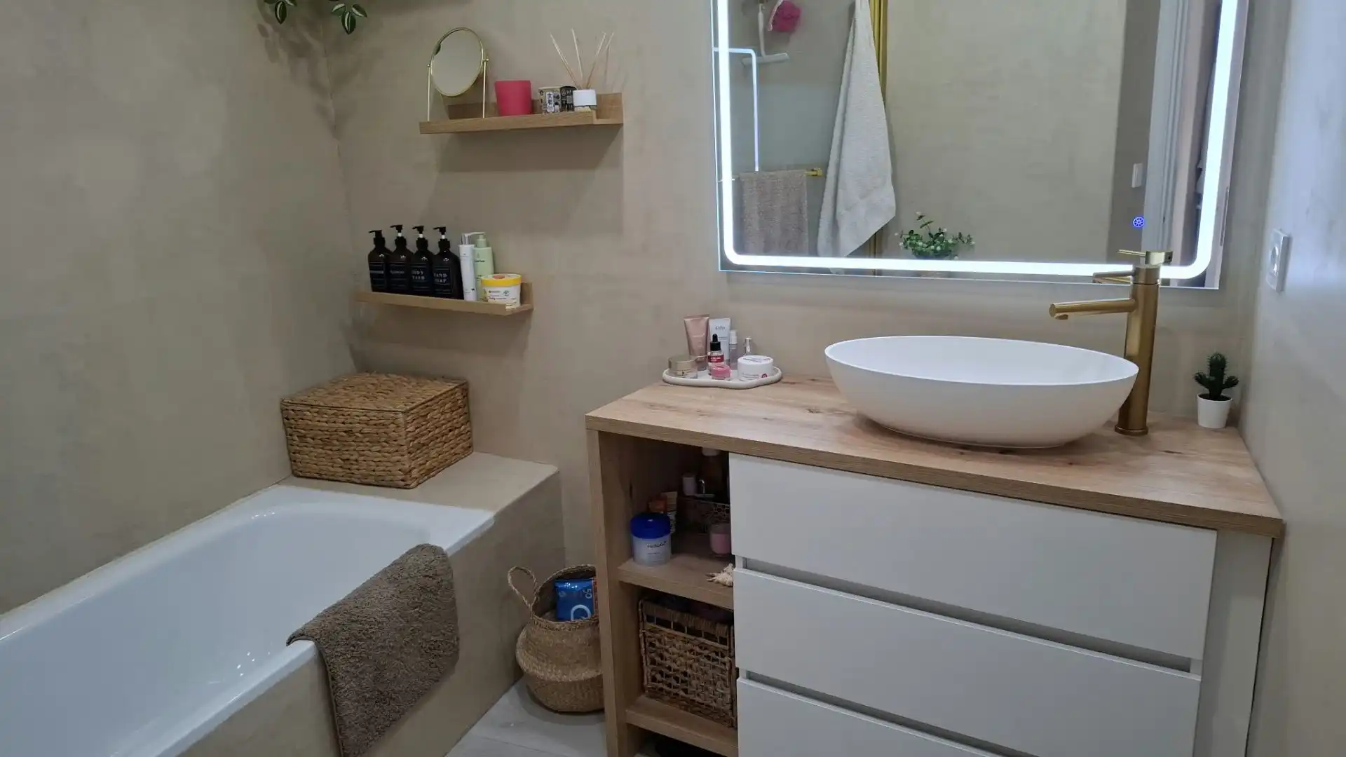 Bathroom of Flat for sale in Vallirana  with Air Conditioner, Heating and Terrace