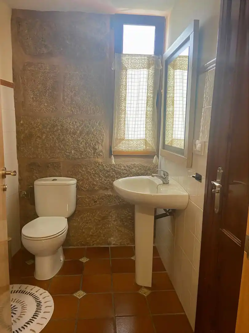 Badezimmer von Country house zur Miete in Barro mit Heizung, Möbliert und Waschmaschine