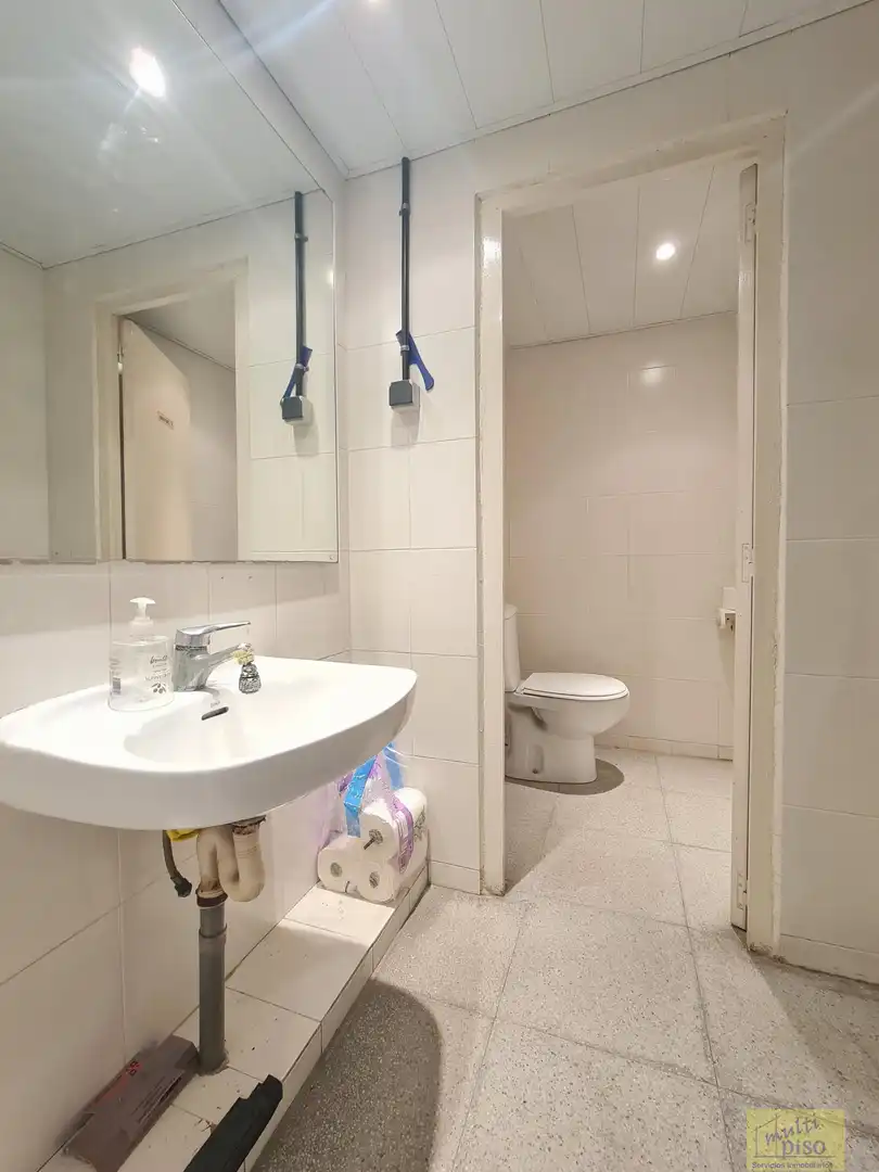 Badezimmer von Geschaftsraum zum Verkauf in L'Hospitalet de Llobregat mit Klimaanlage