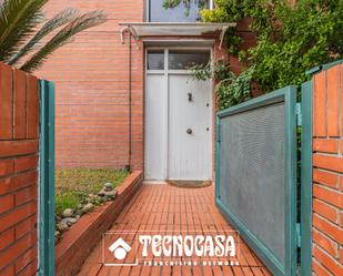 Vista exterior de Casa adosada en venda en Sant Cugat del Vallès amb Aire condicionat, Terrassa i Balcó