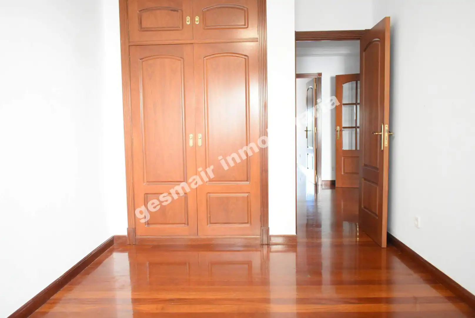 Habitación de Piso de alquiler en Pontevedra Capital  con Calefacción, Parquet y Trastero