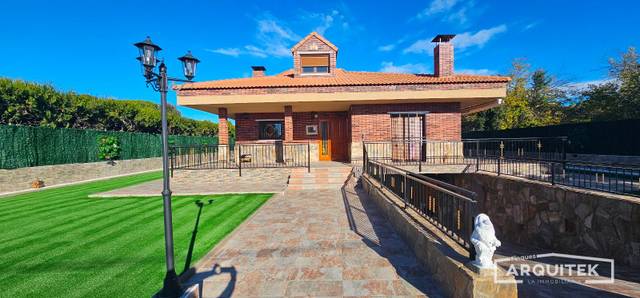 Casa-chalet en Venta en Rosselló