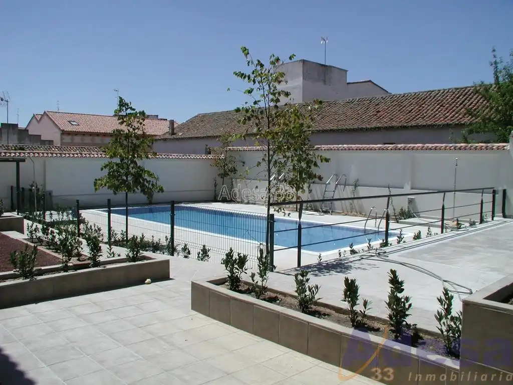 Piscina de Dúplex en venta en Navalcarnero con Calefacción, Balcón y Piscina comunitaria