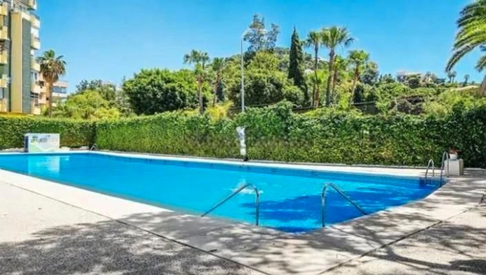 Piscina de Piso de alquiler en Málaga Capital con Terraza, Lavadora y Piscina comunitaria