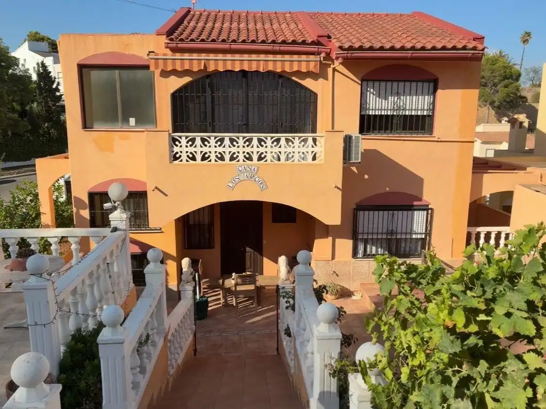 Villa avec piscine à vendre à Calle vall de ceta 27
