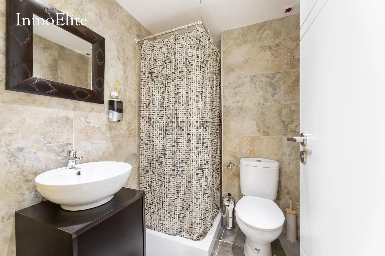 Bathroom of Detached homes for sale in Majadahonda  with Air Conditioner, Heating and Private garden