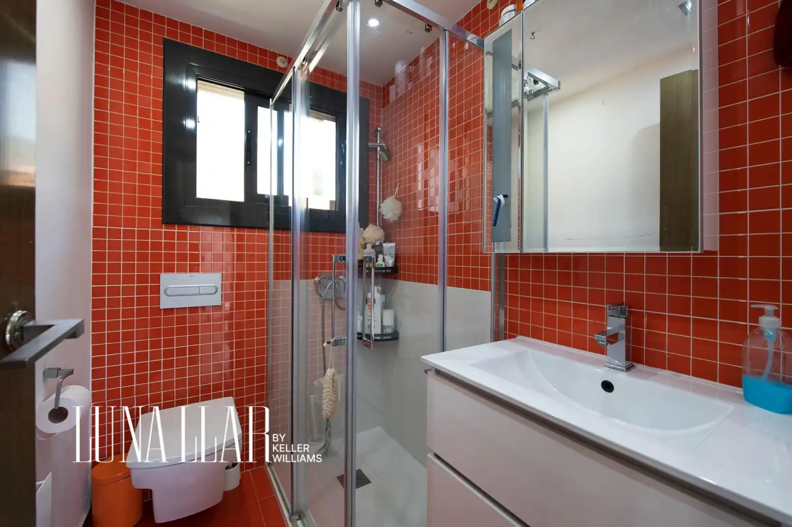 Bathroom of Houses for sale in Castelldefels  with Air Conditioner, Heating and Parquet flooring